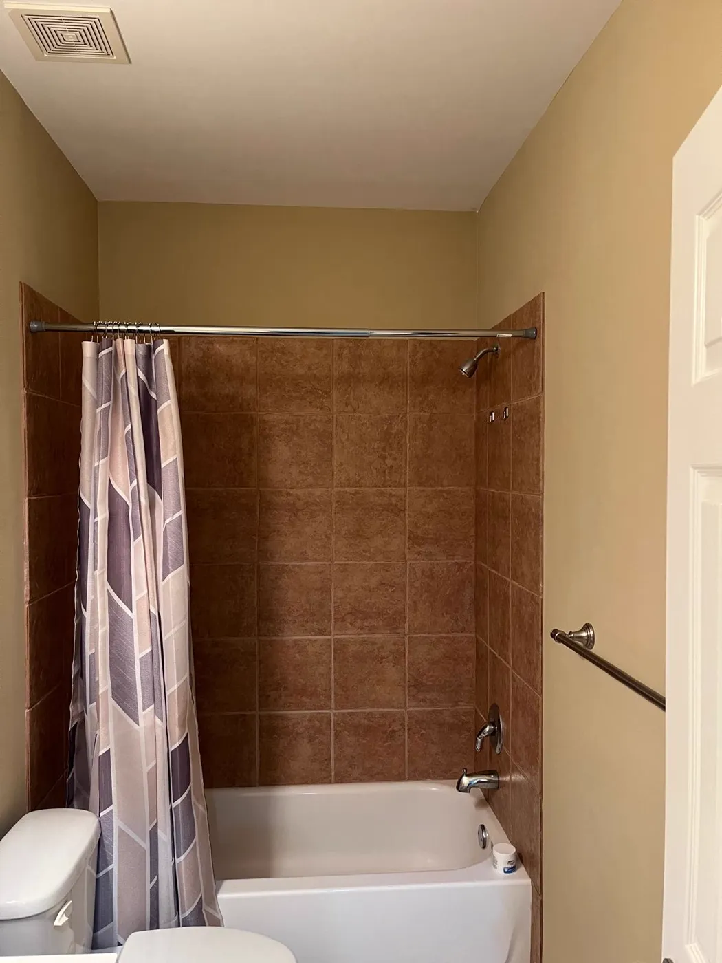 Dated tub and shower surround before a bathroom remodel, Metro Atlanta